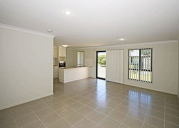 Photo - 2 /12 Fulmar Court, Burrum Heads QLD 4659 - Image 7