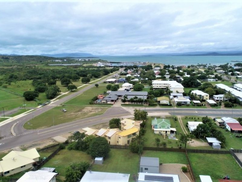 Photo - 2-2a Powell St , Bowen QLD 4805 - Image 2