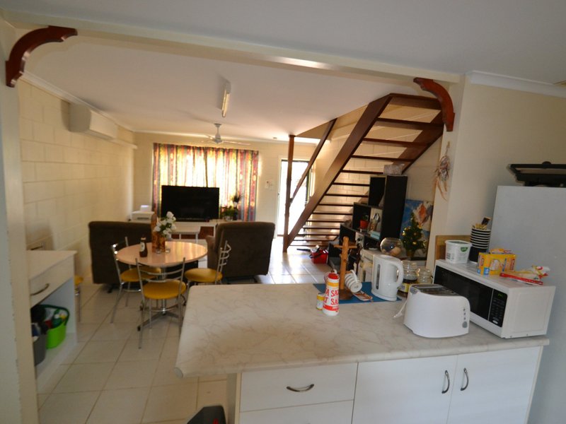 Photo - 2-2a Powell St , Bowen QLD 4805 - Image 9