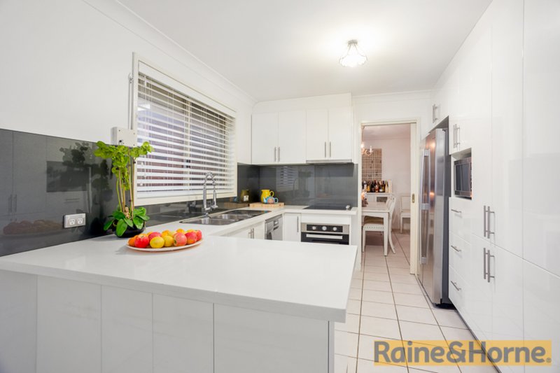 Photo - 2 & 2A Selwyn Place, Quakers Hill NSW 2763 - Image 4