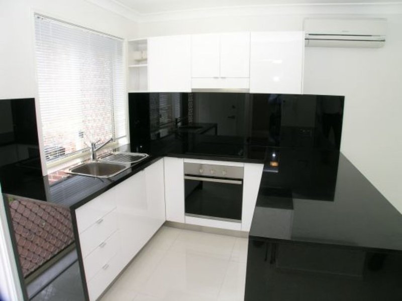 Photo - 2-35 Gordon Pde , Mount Gravatt East QLD 4122 - Image 2