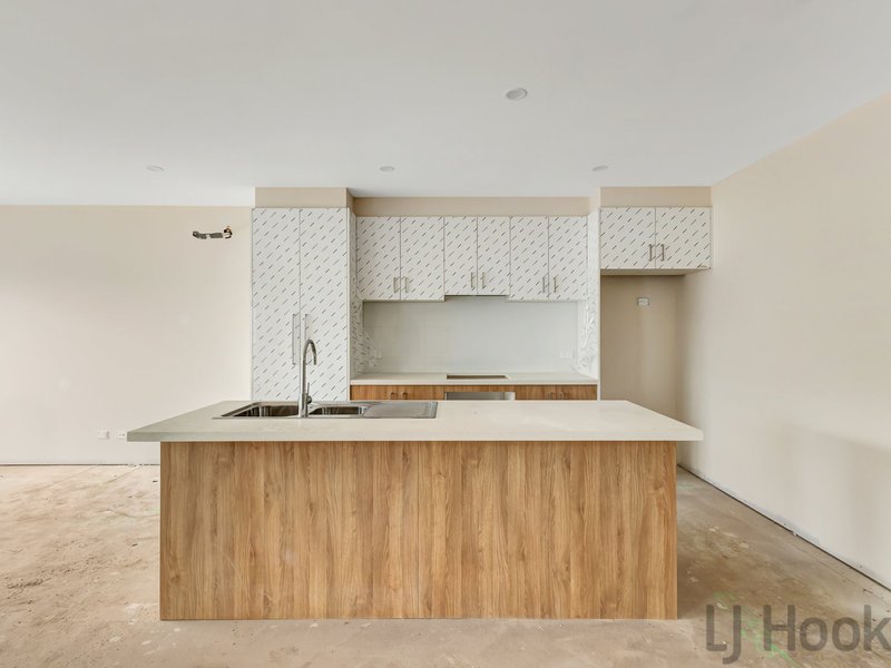 Photo - 2-6/7 Henry Road, Wantirna South VIC 3152 - Image 5