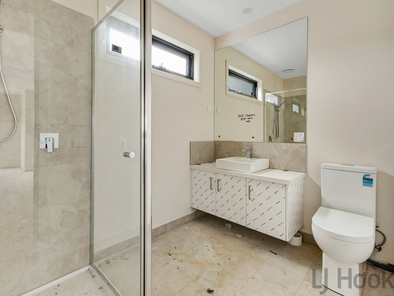 Photo - 2-6/7 Henry Road, Wantirna South VIC 3152 - Image 6