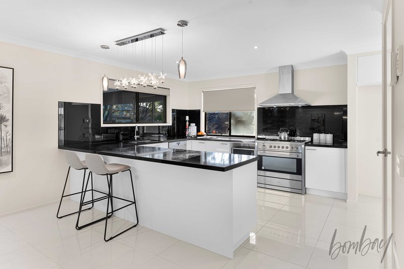 Photo - 2 Abbotsley Road, Wollert VIC 3750 - Image 6