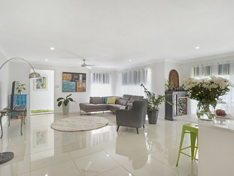 Photo - 2 Aberdeen Court, Highland Park QLD 4211 - Image 4