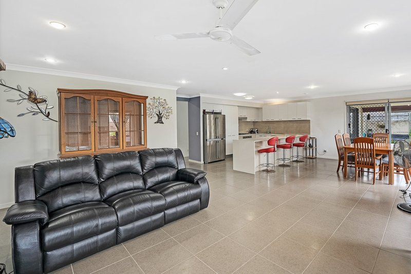 Photo - 2 Acadian Place, Mango Hill QLD 4509 - Image 6