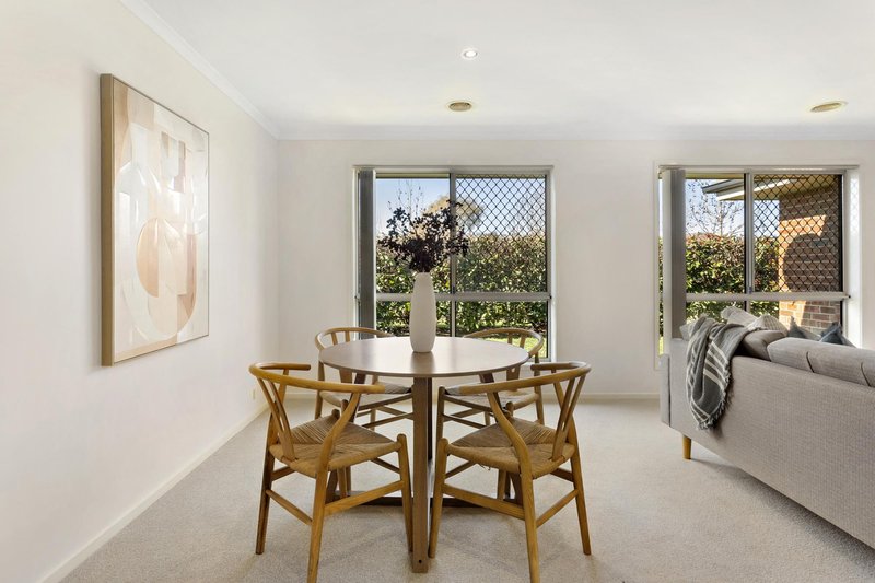 Photo - 2 Adlard Place, Gungahlin ACT 2912 - Image 4