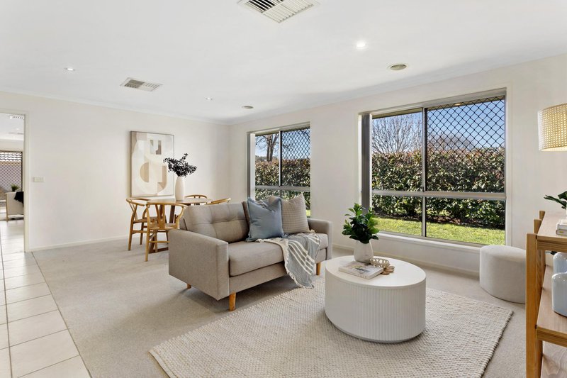 Photo - 2 Adlard Place, Gungahlin ACT 2912 - Image 5