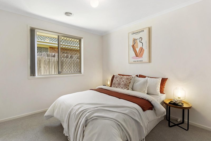 Photo - 2 Adlard Place, Gungahlin ACT 2912 - Image 6