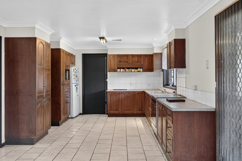 Photo - 2 Adrian Street, Macquarie Fields NSW 2564 - Image 3