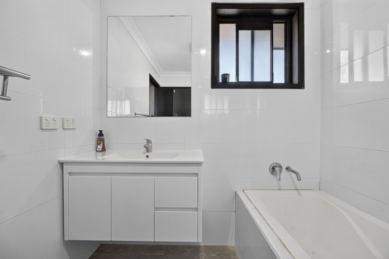 Photo - 2 Adrian Street, Macquarie Fields NSW 2564 - Image 21