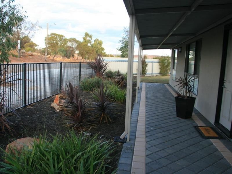 Photo - 2 Agett Way, Northam WA 6401 - Image 14