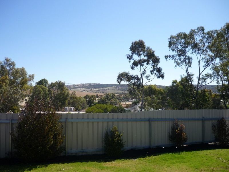 Photo - 2 Agett Way, Northam WA 6401 - Image 17