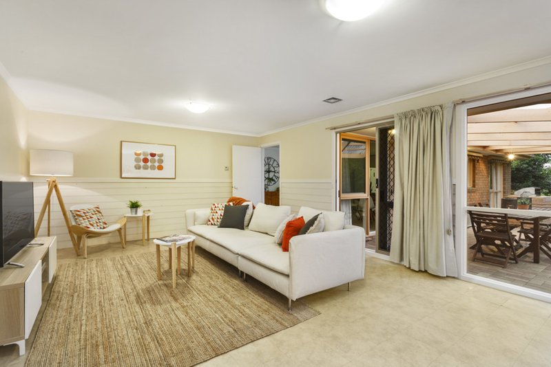 Photo - 2 Aida Court, Doncaster East VIC 3109 - Image 2