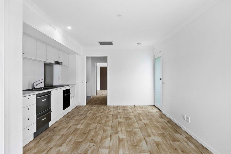 Photo - 2 Aimee Drive, Urangan QLD 4655 - Image 3