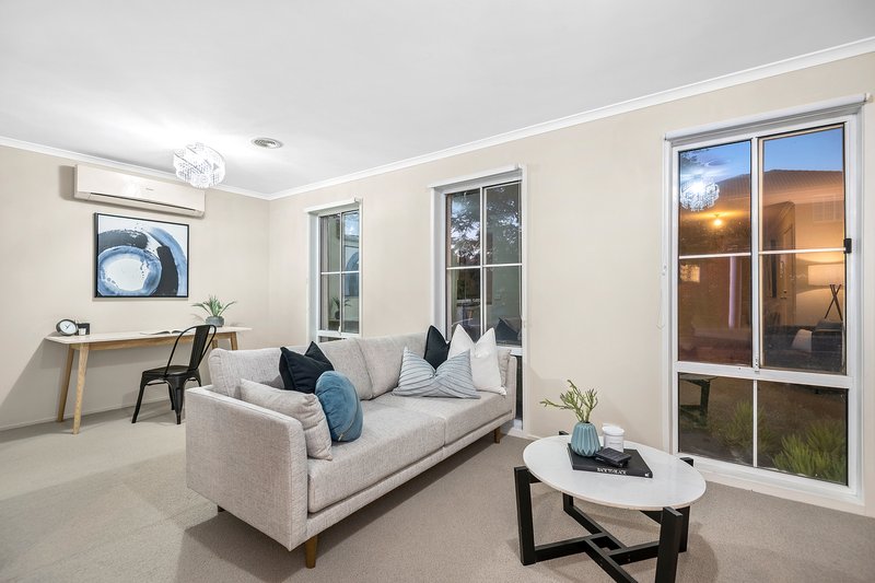 Photo - 2 Aimee Place, Rowville VIC 3178 - Image 3