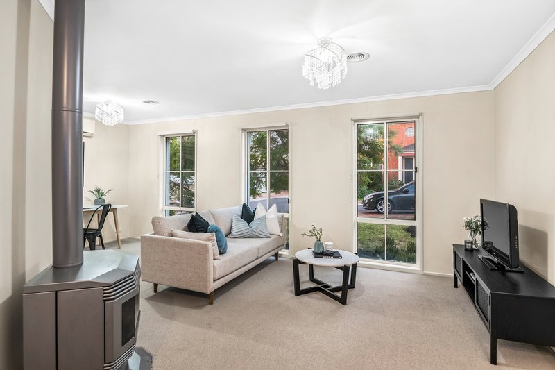 Photo - 2 Aimee Place, Rowville VIC 3178 - Image 6