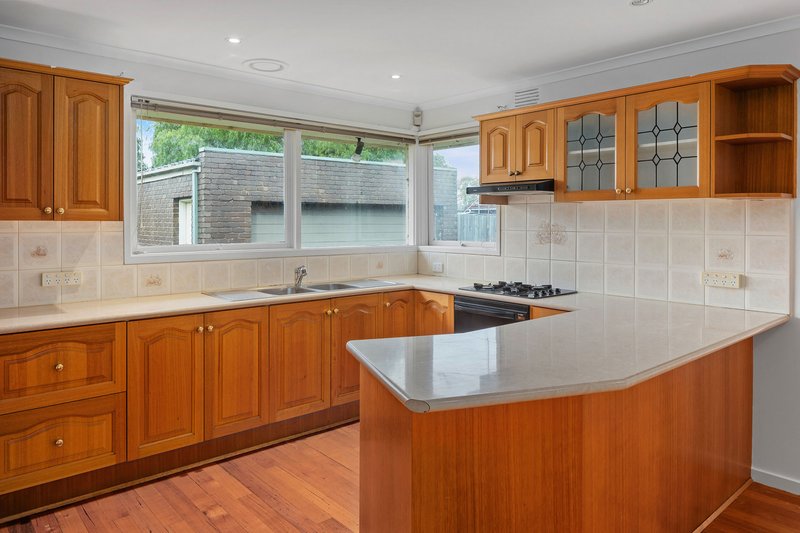 Photo - 2 Ainwick Crescent, Thomastown VIC 3074 - Image 4