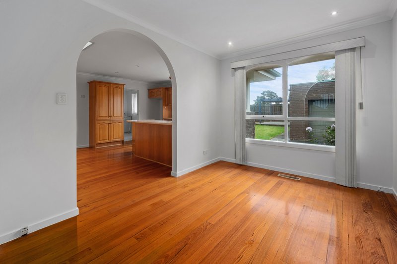 Photo - 2 Ainwick Crescent, Thomastown VIC 3074 - Image 6