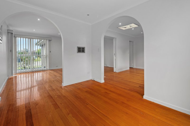 Photo - 2 Ainwick Crescent, Thomastown VIC 3074 - Image 7