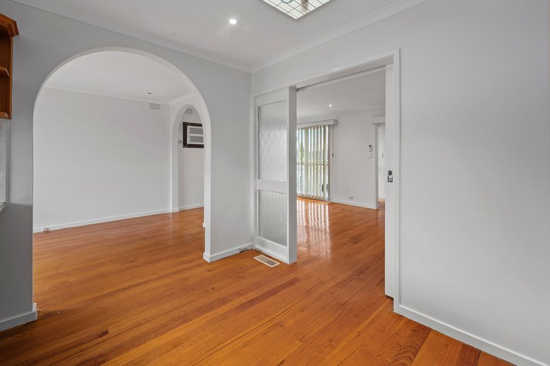 Photo - 2 Ainwick Crescent, Thomastown VIC 3074 - Image 8