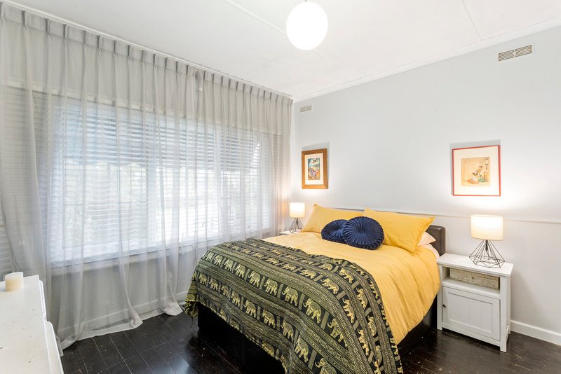 Photo - 2 Alfreda Avenue, Bulleen VIC 3105 - Image 5