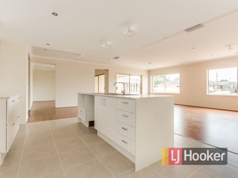 Photo - 2 Alkoomi Court, Lynbrook VIC 3975 - Image 2