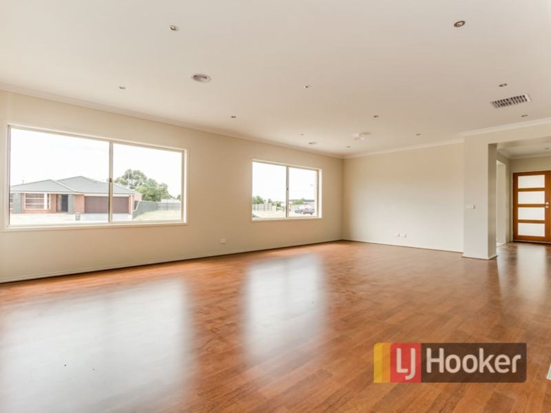 Photo - 2 Alkoomi Court, Lynbrook VIC 3975 - Image 3