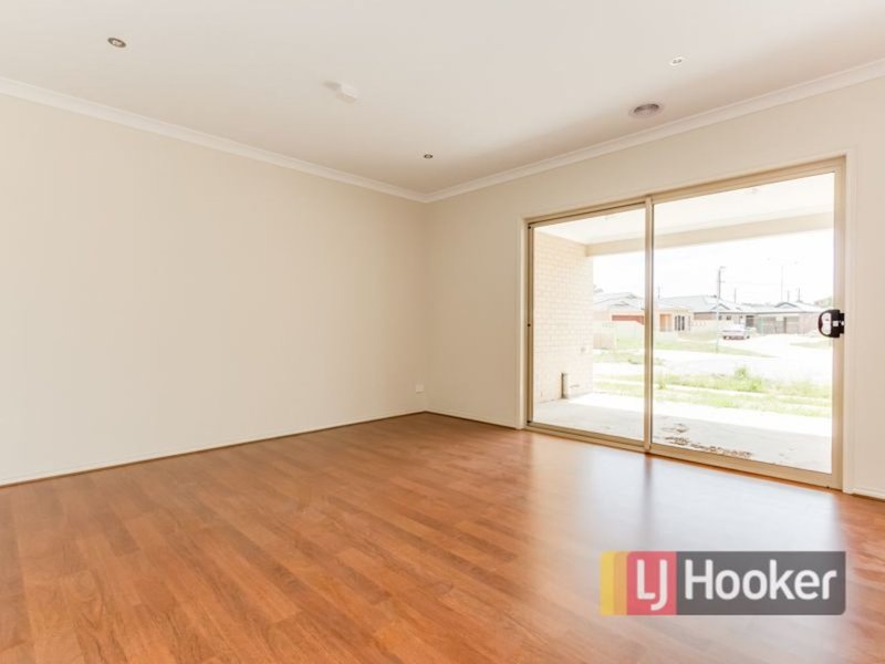 Photo - 2 Alkoomi Court, Lynbrook VIC 3975 - Image 4