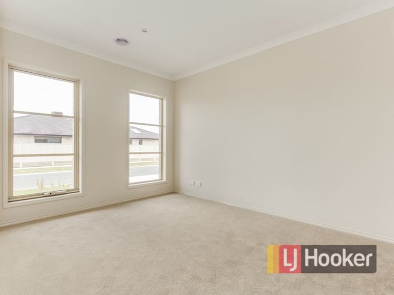 Photo - 2 Alkoomi Court, Lynbrook VIC 3975 - Image 12