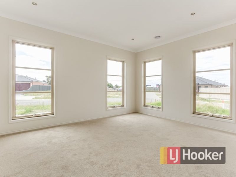 Photo - 2 Alkoomi Court, Lynbrook VIC 3975 - Image 13