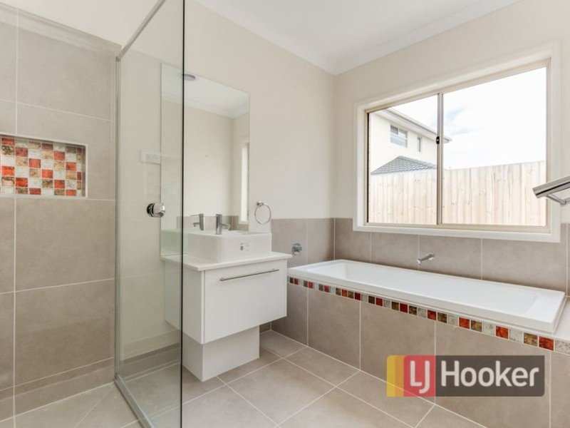 Photo - 2 Alkoomi Court, Lynbrook VIC 3975 - Image 16