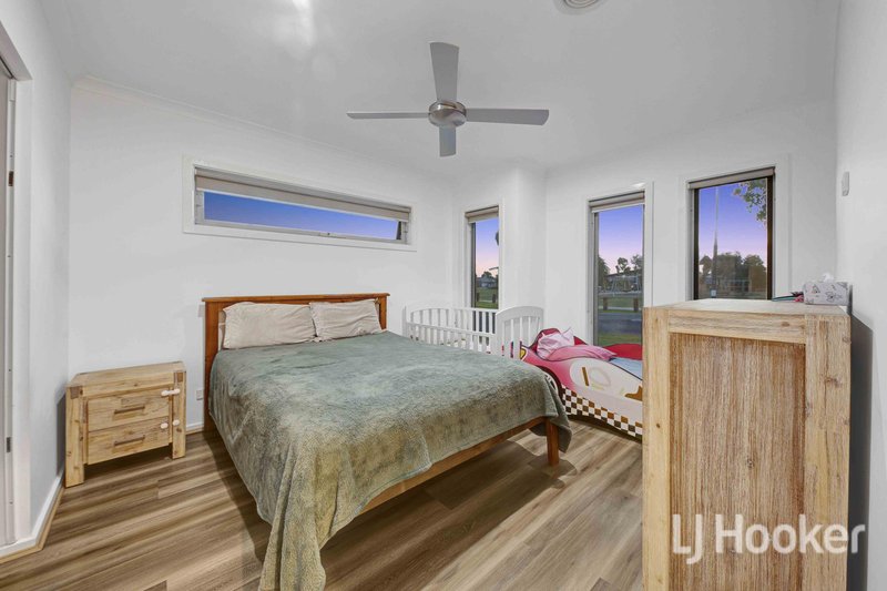 Photo - 2 Allambee Drive, Harkness VIC 3337 - Image 2