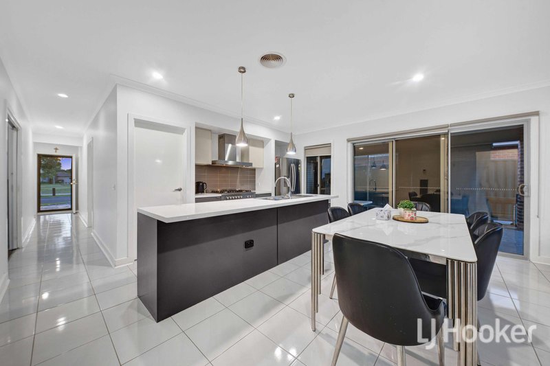 Photo - 2 Allambee Drive, Harkness VIC 3337 - Image 4