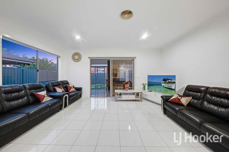 Photo - 2 Allambee Drive, Harkness VIC 3337 - Image 6