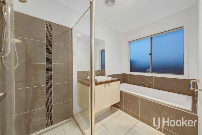 Photo - 2 Allambee Drive, Harkness VIC 3337 - Image 10