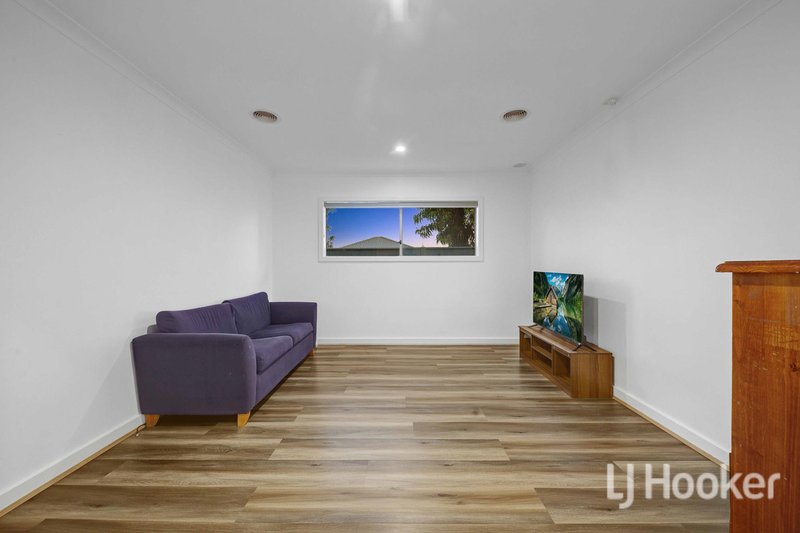 Photo - 2 Allambee Drive, Harkness VIC 3337 - Image 11