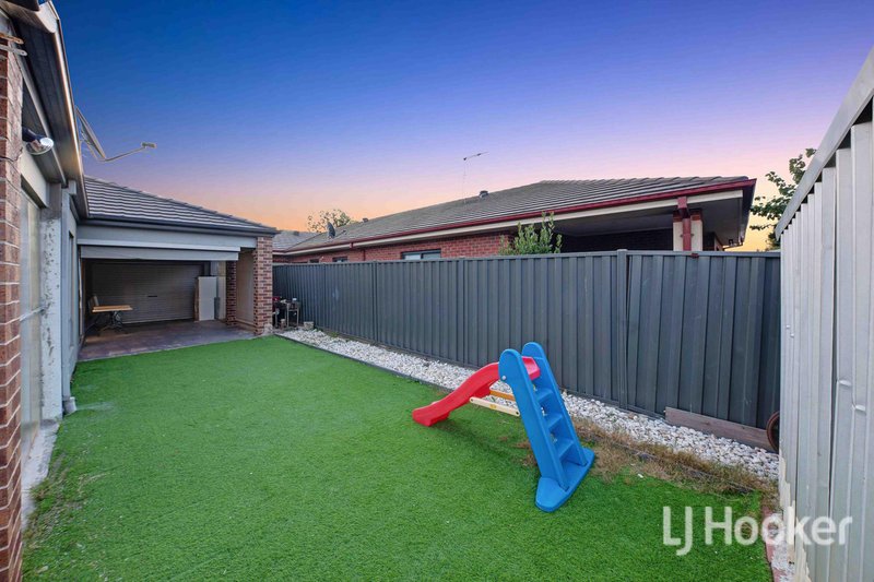 Photo - 2 Allambee Drive, Harkness VIC 3337 - Image 12