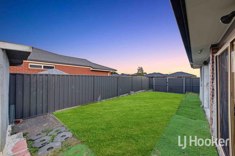 Photo - 2 Allambee Drive, Harkness VIC 3337 - Image 13