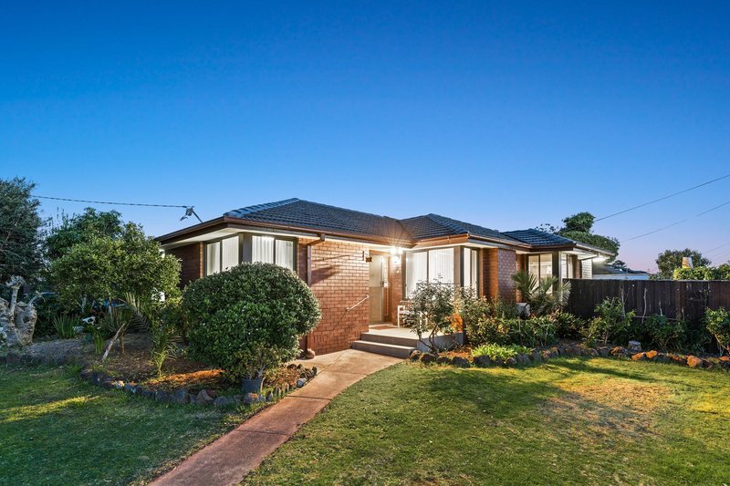 Photo - 2 Allawah Close, Keysborough VIC 3173 - Image 2