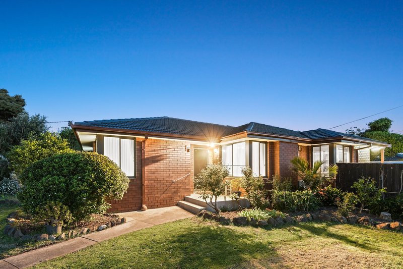 Photo - 2 Allawah Close, Keysborough VIC 3173 - Image 3