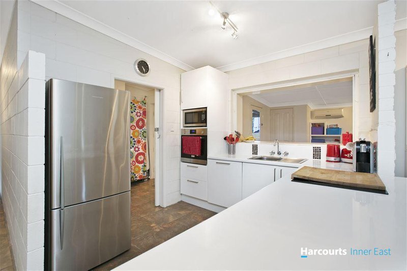 Photo - 2 Alloa Street, Wynnum West QLD 4178 - Image 2