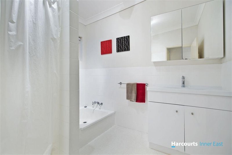 Photo - 2 Alloa Street, Wynnum West QLD 4178 - Image 7
