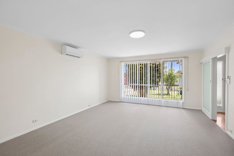 Photo - 2 Allowah Court, Norlane VIC 3214 - Image 4