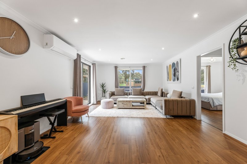 Photo - 2 Almray Place, Glen Waverley VIC 3150 - Image 4
