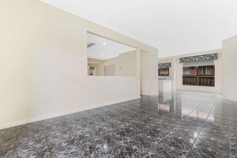 Photo - 2 Alton Court, Narre Warren VIC 3805 - Image 3