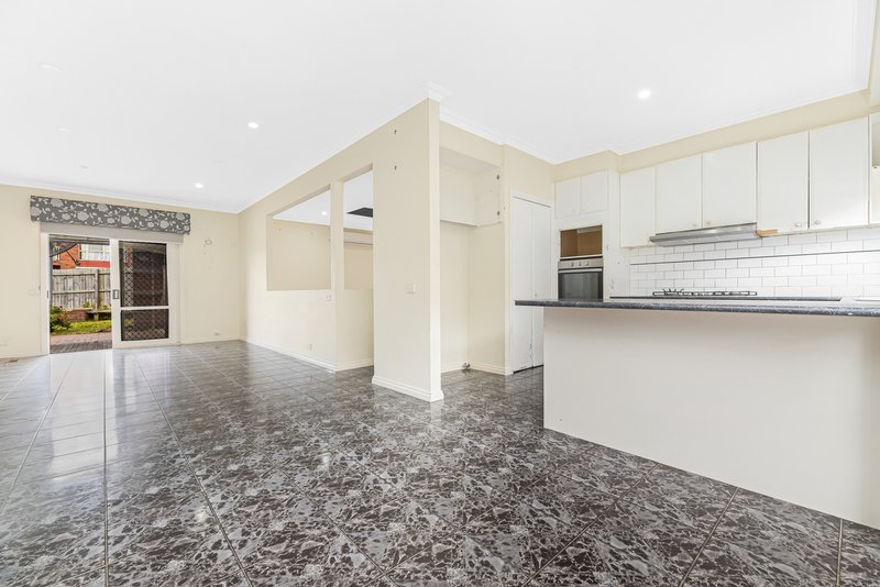 Photo - 2 Alton Court, Narre Warren VIC 3805 - Image 4