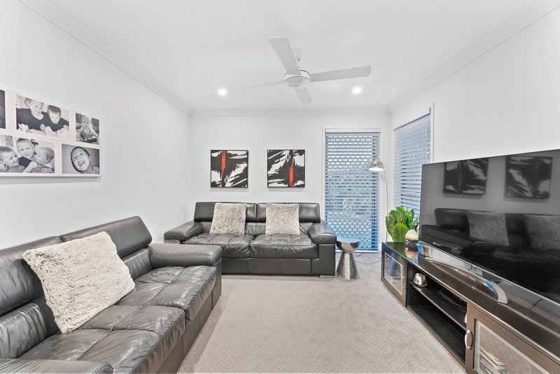 Photo - 2 Amaranthine Street, Mango Hill QLD 4509 - Image 2