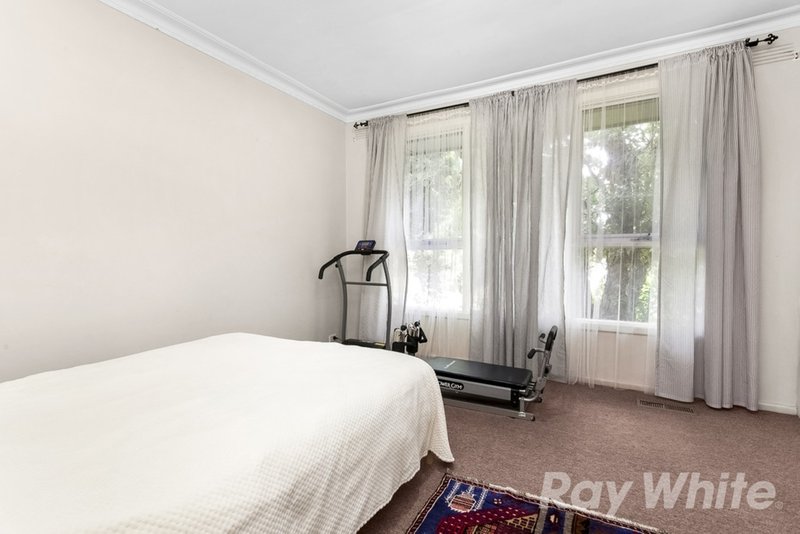 Photo - 2 Amaroo Court, Burwood East VIC 3151 - Image 6