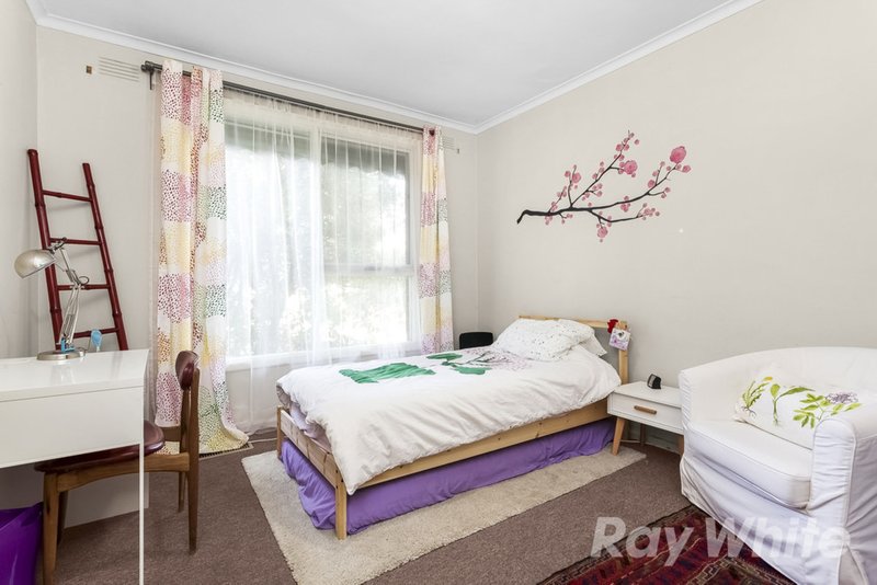 Photo - 2 Amaroo Court, Burwood East VIC 3151 - Image 7